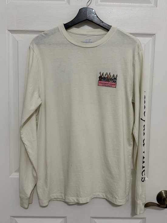 Vineyard Vines Other - Vineyard Vines men’s Cream christmas Long-Sleeve Tee with dogs